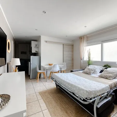 Cosy + Secured Parking Cannes