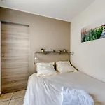 Cosy + Secured Parking דירה *